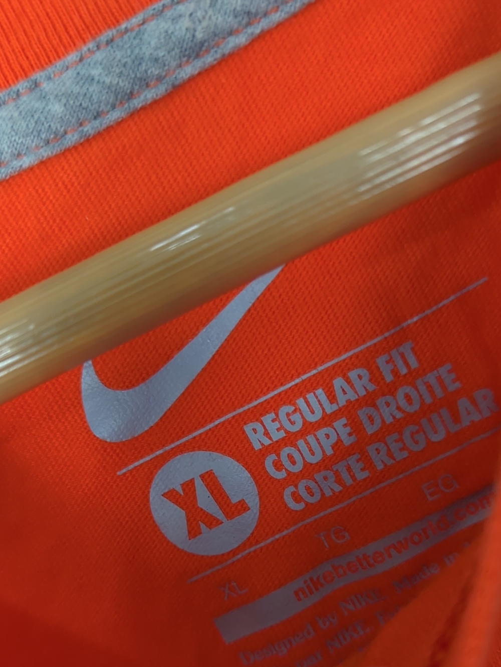 NIKE XL Short-Sleeve Crewneck Tee in Bright Orange with Black Logo - Picture 3 of 3